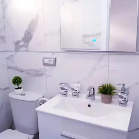Sunny Pool Patio - 2 Bedrooms 2 Baths אדחה