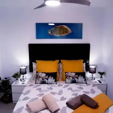 Sunny Pool Patio - 2 Bedrooms 2 Baths אדחה