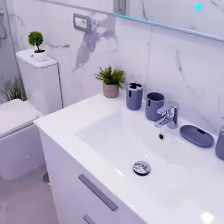דירה Sunny Pool Patio - 2 Bedrooms 2 Baths אדחה