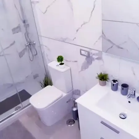 דירה Sunny Pool Patio - 2 Bedrooms 2 Baths אדחה