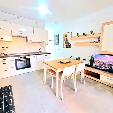 Sunny Pool Patio - 2 Bedrooms 2 Baths Apartamento Costa Adeje (Tenerife)
